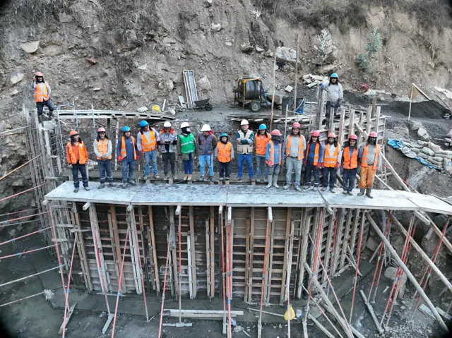 Equipo de trabajo en la obra